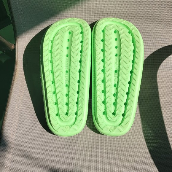 Cloud Cushion Cozi Slides Size 7.5 to 8 LNWOT - Picture 12 of 13